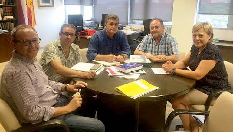 Nueva reunin del alcalde con tcnicos de Murcia para solucionar el problema de la prdida de ms de la mitad del agua potable que se consume